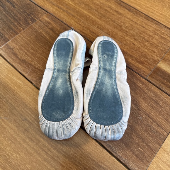 Capezio ballet shoes girl size 11.5 - Picture 2 of 3